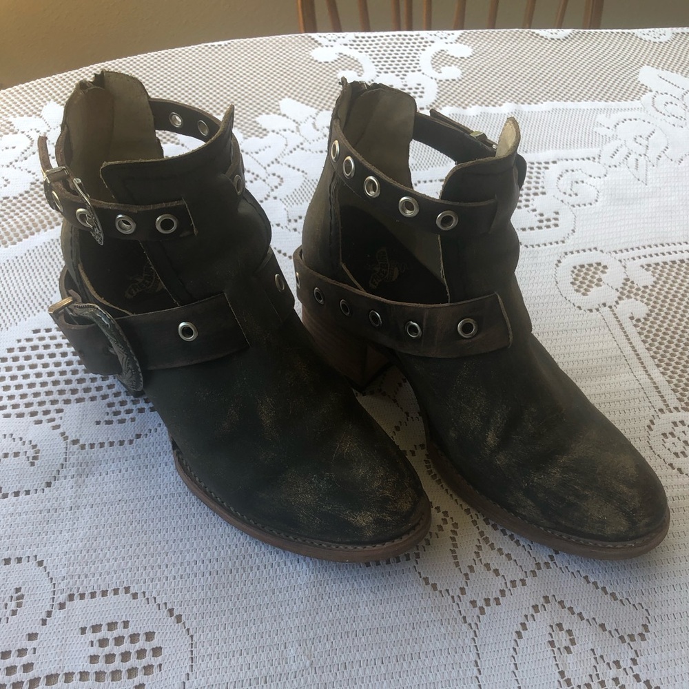FREEBIRD l Carsen Distressed Brown/Black  Leather Ankle Bootie Sz 9 Boho Buckle - Picture 2 of 14